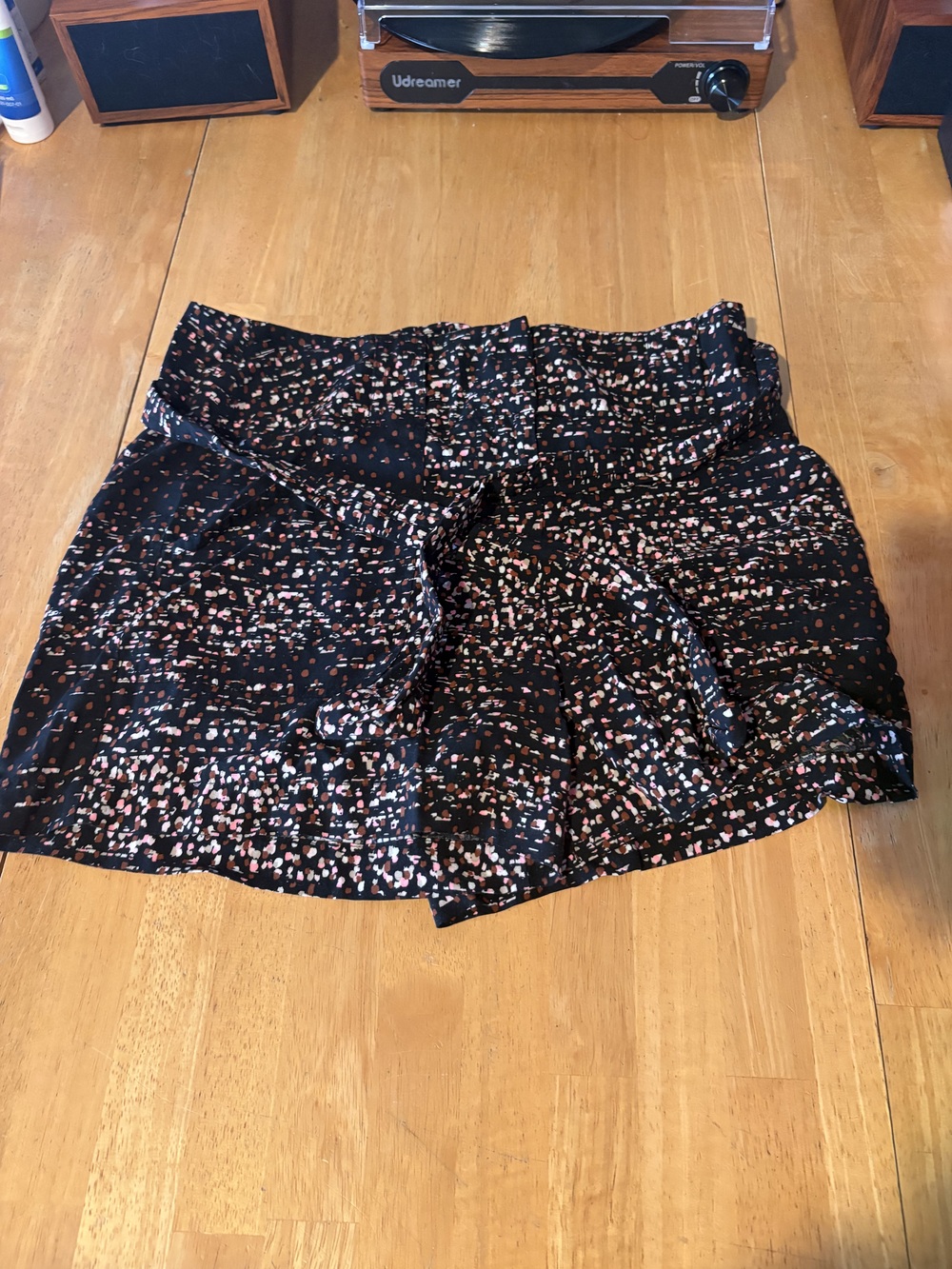 Apt. 9 Women's Shorts Black Pink Abstract Dot Print Size 10 Belted Casual